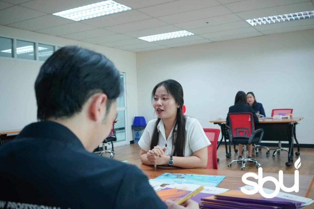 นักเรียนสอบสัมภาษณ์เข้าเรียนมหาลัย