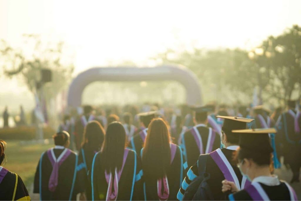 ภาพรวมของนักเรียนที่จบการศึกษามหาวิทยาลัย