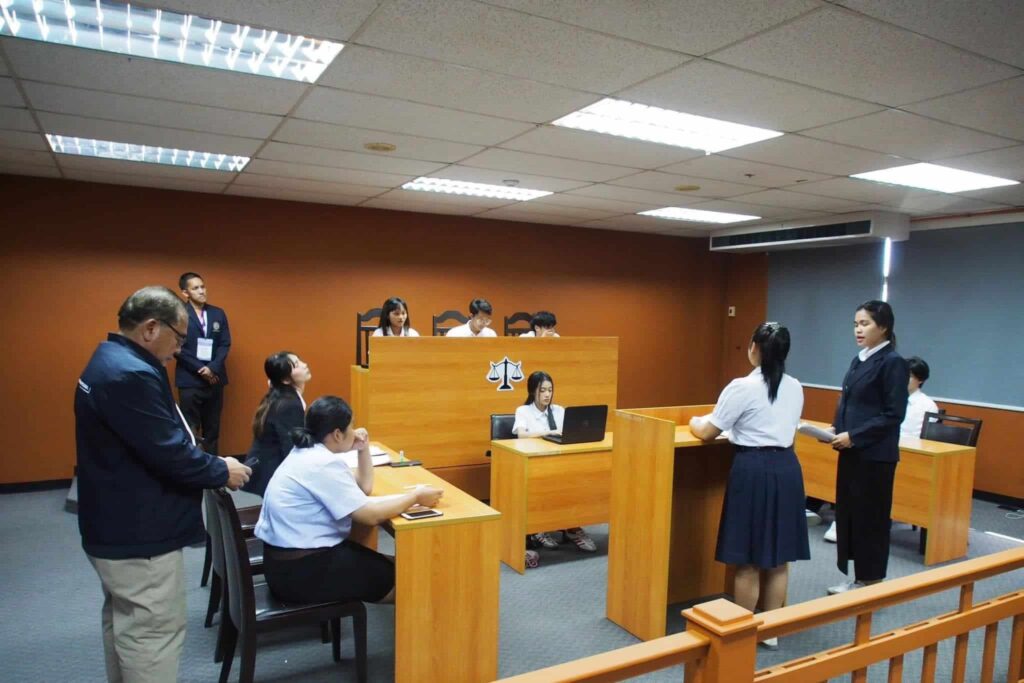 การฝึกอบรมทักษะของทนายความโดยการใช้การจำลองสถานการณ์ขึ้นมา