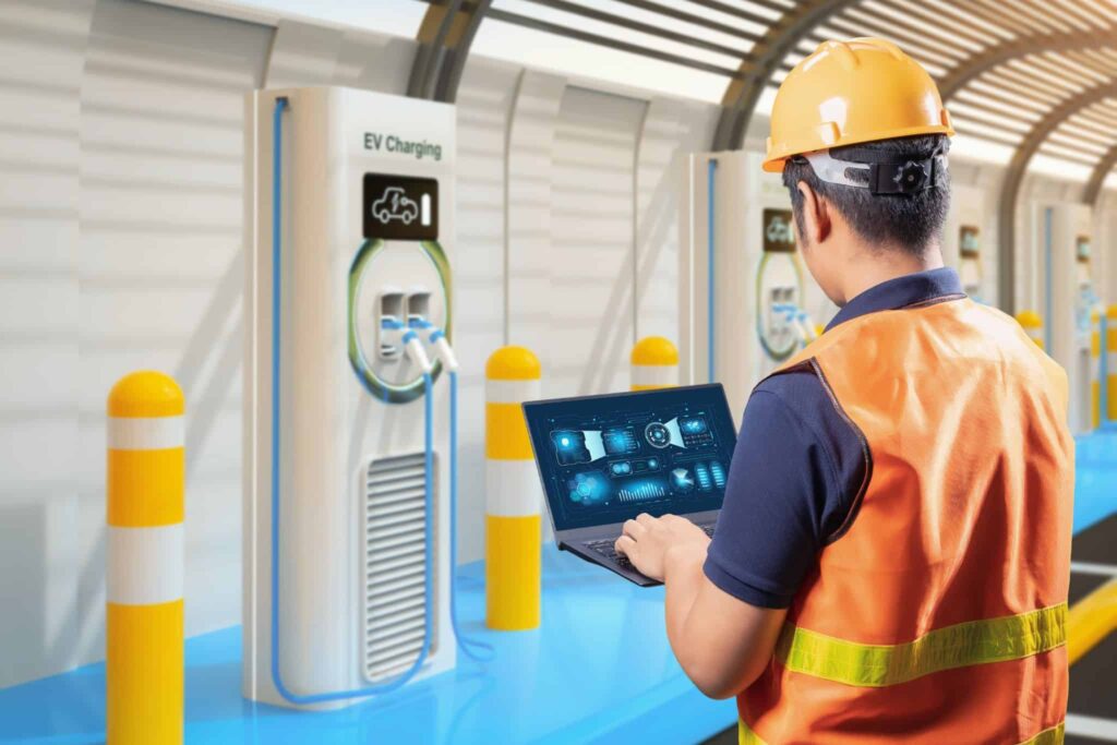 วิศวกรหรือช่างเทคนิคประจำสถานีชาร์จรถยนต์ไฟฟ้า